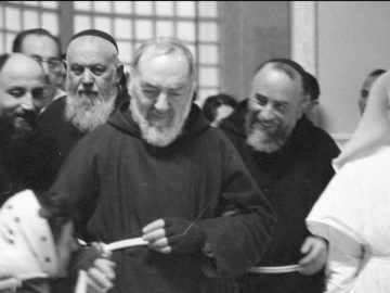 Padre Pio e le suore di Casa Sollievo (Vite in corsia 26 novembre 2021)