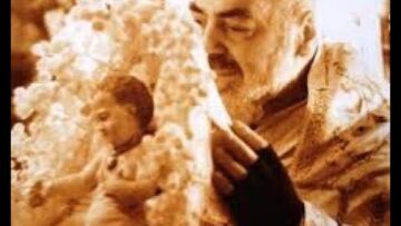 Gesù Bambino Tra Le Braccia Di Padre Pio