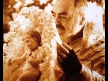 Gesù Bambino Tra Le Braccia Di Padre Pio