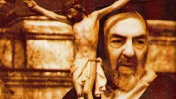 La Piaga Al Costato Di Padre Pio Era A Forma Di Croce