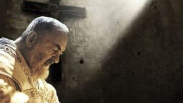 LAngelo Custode Sostiene Padre Pio Nelle Battaglie Contro Il Demonio