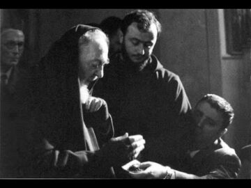 Padre Pio Confessa In Bilocazione