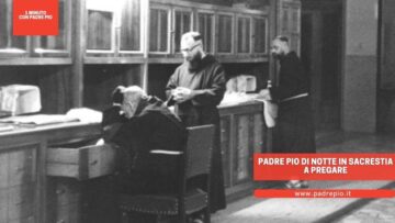 Padre Pio Di Notte In Sacrestia A Pregare