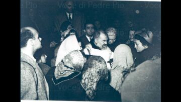 Padre Pio Nei Cieli Per Fermare Le Bombe