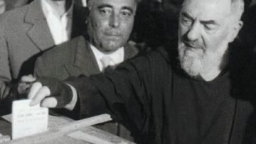 Padre Pio Va A Votare E..