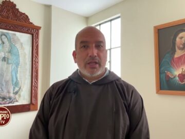 El Bautismo De Jesús. La Voz Del Padre Pio. Fr. Hugo Mejia Morales