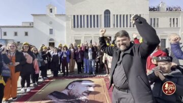 Don Fernando Pefersousa Con Il Gruppo Di Preghiera Di Padre Pio Del Brasile A San Giovanni Rotondo