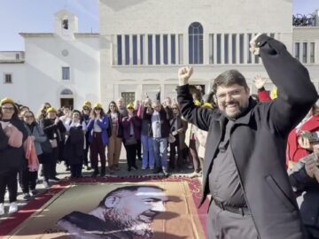 Don Fernando Pefersousa Con Il Gruppo Di Preghiera Di Padre Pio Del Brasile A San Giovanni Rotondo