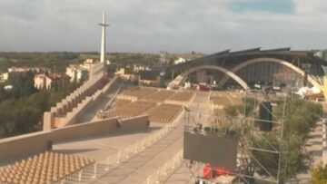 Ultimi Preparativi Per La Veglia In Preparazione Alla Festa Di Padre Pio