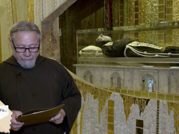Caro Padre Pio, Sto Vivendo Una Situazione Difficile, Quasi Paradossale