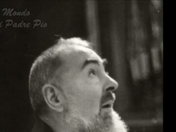 Il Mondo Di Padre Pio. Ogni Volta L’abbracciava Teneramente E Quando Partiva E Quando Tornava.​