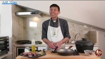 Tentacoli Di Polpo Su Letto Di Patate Viola. La Risposta è In Cucina