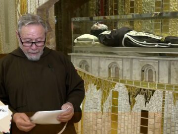 Caro Padre Pio, Portami E Tienimi Nelle Tue Preghiere