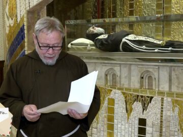 Caro Padre Pio, Ti Chiediamo Di Pregare Per La Pace Nella Nostra Famiglia