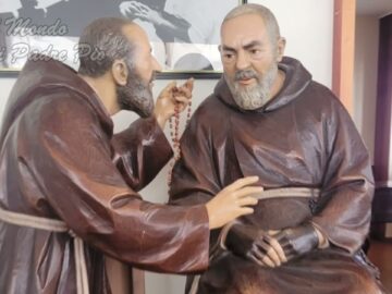 Il Mondo Di Padre Pio. Io Sento Padre Pio Dietro Le Spalle Io Mi Consiglio Con Lui