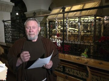 Caro Padre Pio, Preghiamo Per Tutti Coloro Che Vorrebbero Mandare Una Richiesta