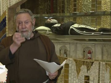 Caro Padre Pio, Prega Per Lanima Di Mia Figlia
