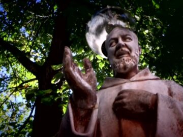 Il Mondo Di Padre Pio. De Caro Fu Un Uomo Politico Coerente Con La Fede; Non Cera Contraddizione.